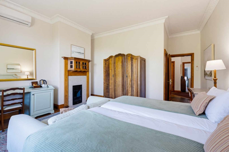 14 Bedroom Property for Sale in Oranjezicht Western Cape